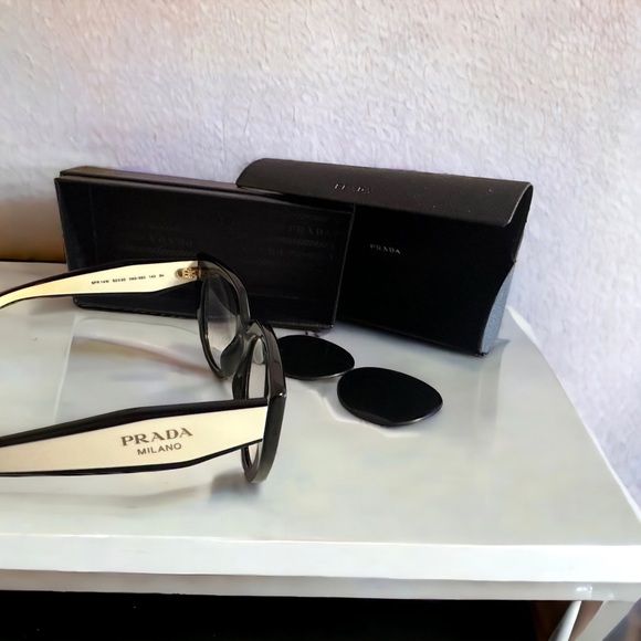 Prada PR 14WS 09Q5S0
Sunglasses Women's

Cat Eye 52mm New with box - Picture 6 of 16